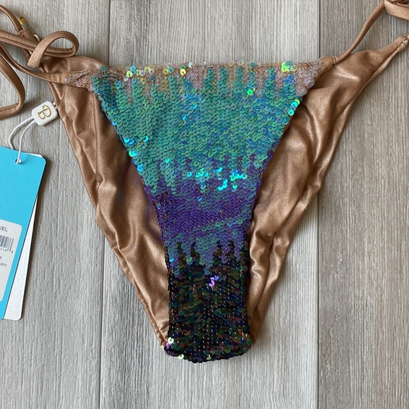 New Beach Bunny Bikini Set - Picture 4 of 7